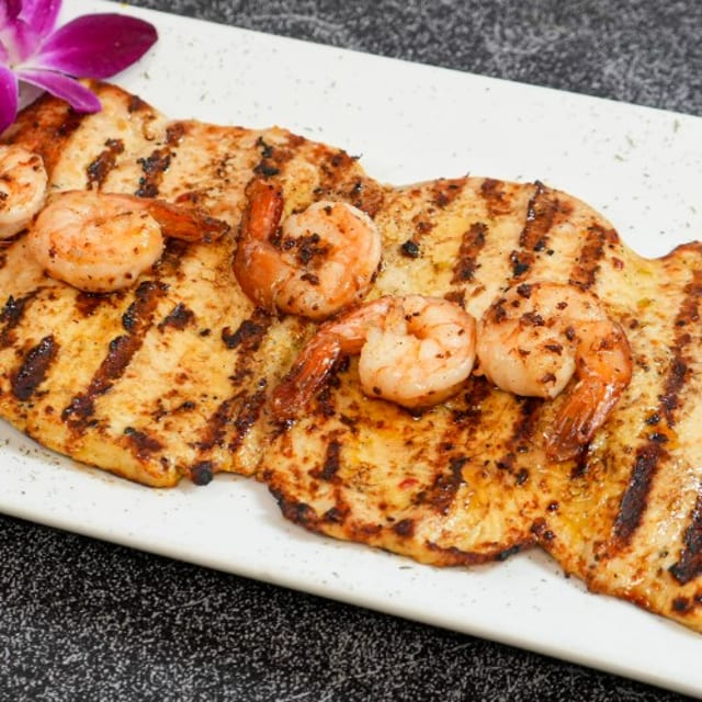Pechuga Con Camarones Al Grill.