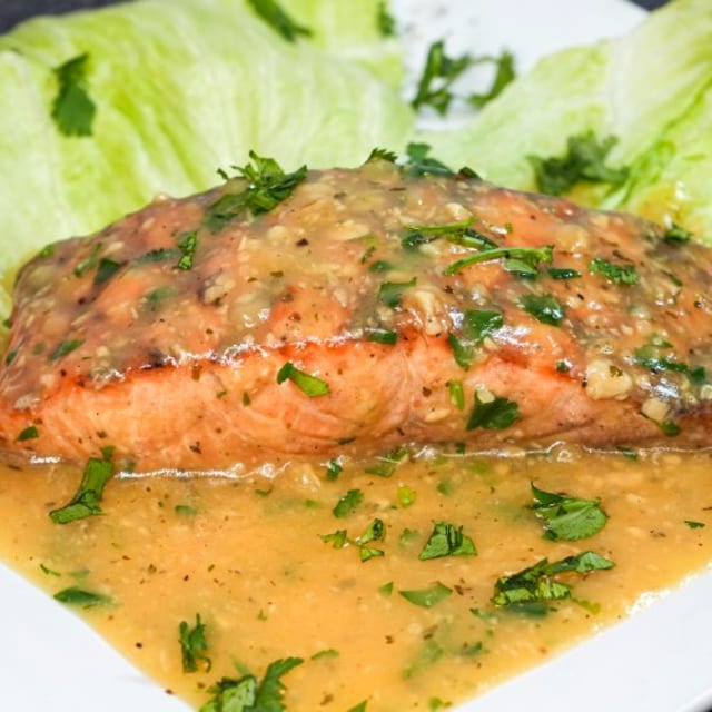 Salmon En Salsa.